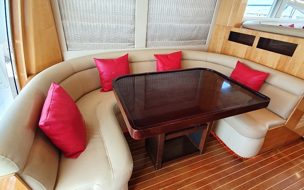 Аренда моторной яхты Majesty 56 XCLUSIVE III в Дубае